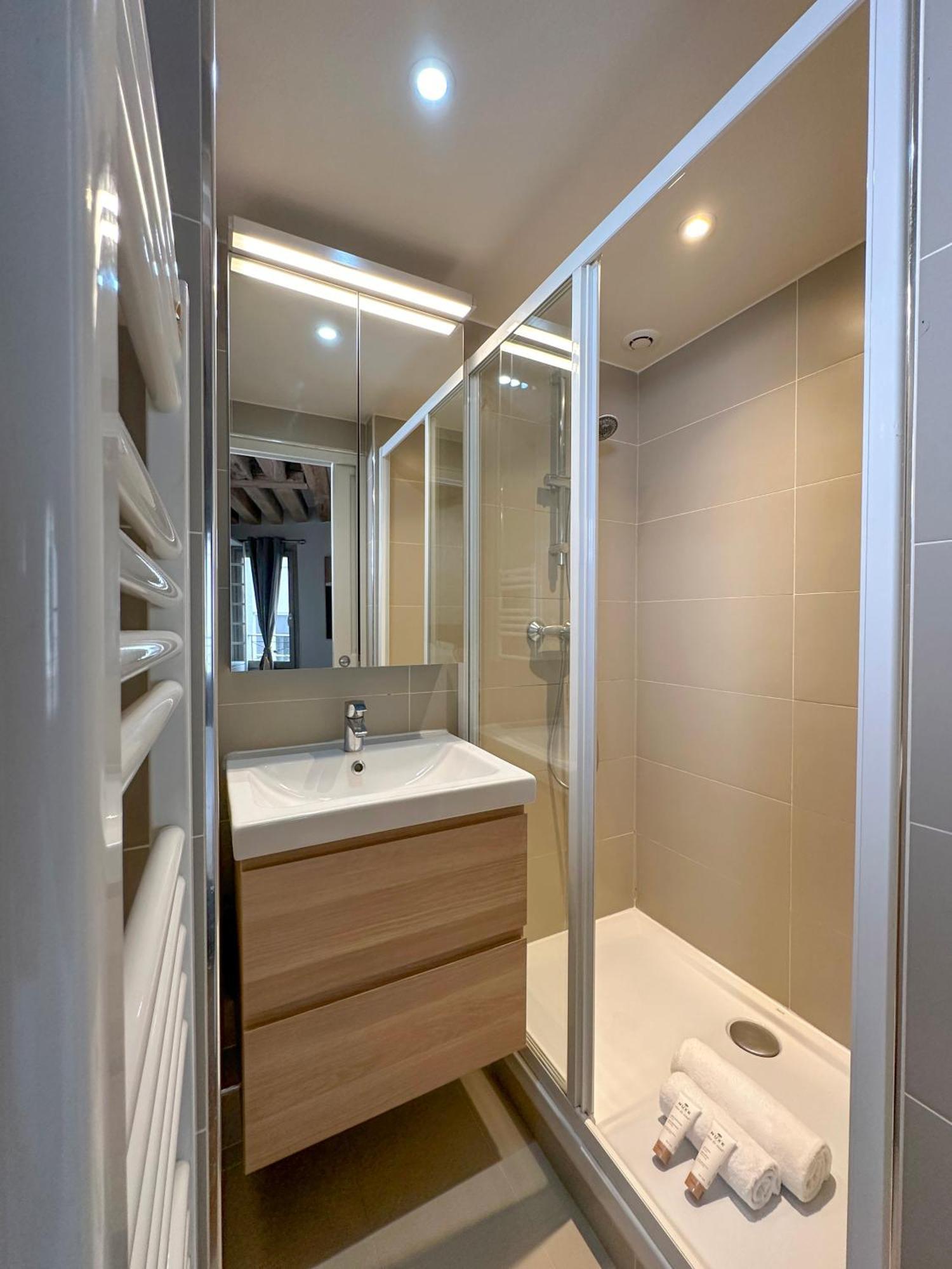 St Michel - Deluxe Apartment - Harpe Parijs Buitenkant foto